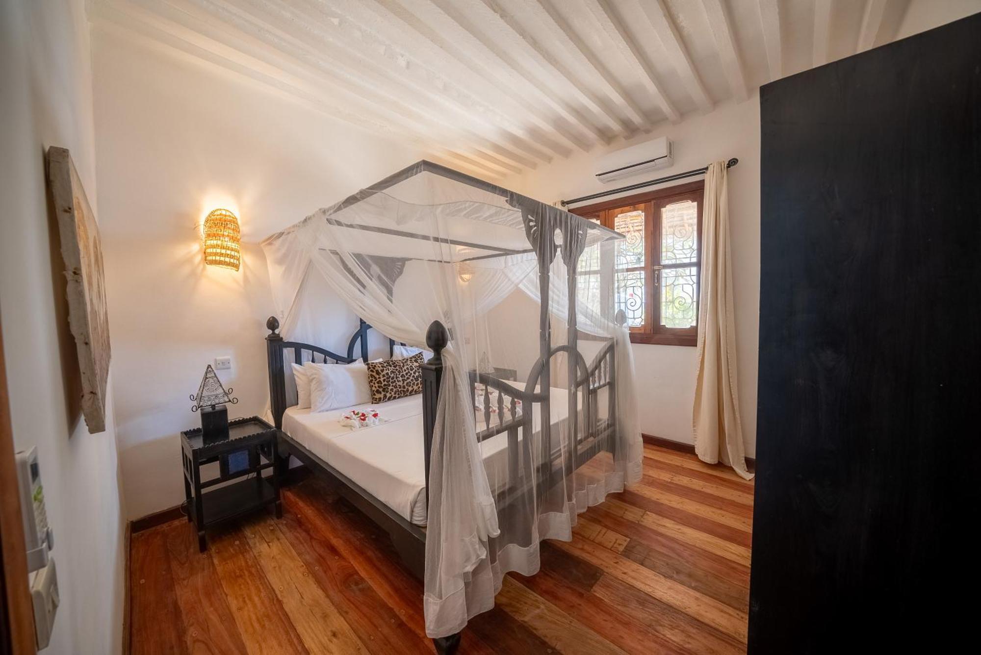 Beachfront Turtle House With Private Pool Zanzibarhouses Villa